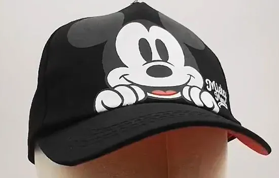 The Black Rubber Printed 5panel Baseball Cap Has Hook and Loop Fastener, Simple Design Is Versatile and Fashionable 